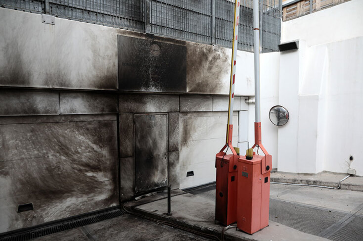 Πετράλωνα: Εμπρηστική επίθεση στα γραφεία του ΣΔΟΕ