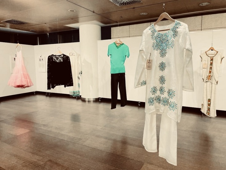 She’s gone: Έκθεση με ρούχα δολοφονημένων γυναικών στο Ίδρυμα Μιχάλης Κακογιάννης.