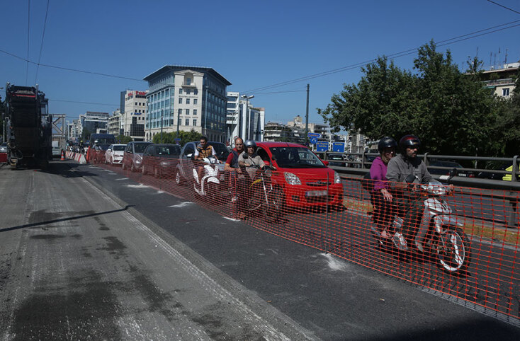 Η ουρά στη λεωφόρο Συγγρού έφθασε μέχρι τη Σκρα