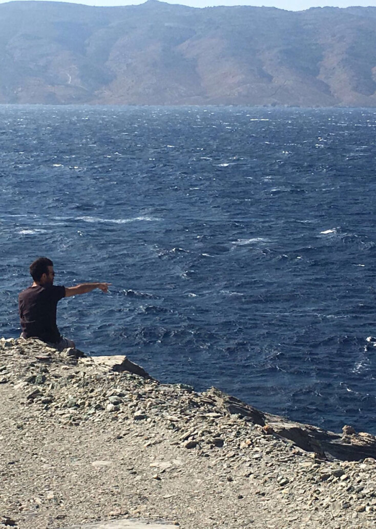 Ο συγγραφέας Παναγιώτης Αγγελόπουλος μοιράζεται ένα απόσπασμα για τη Σίκινο