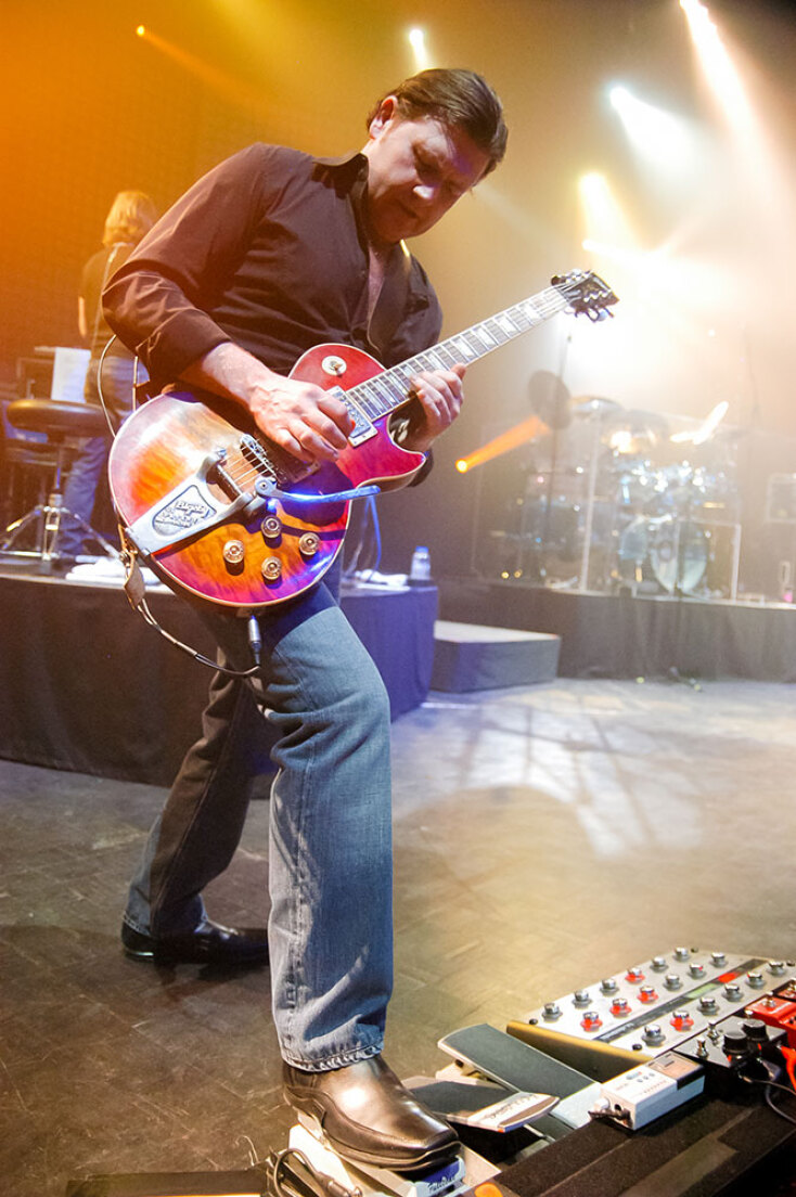 Στιγμιότυπο από τη συναυλία των Simple Minds στην Αθήνα το 2006