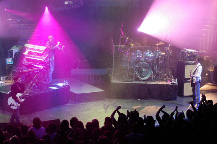 Στιγμιότυπο από τη συναυλία των Simple Minds στην Αθήνα το 2006