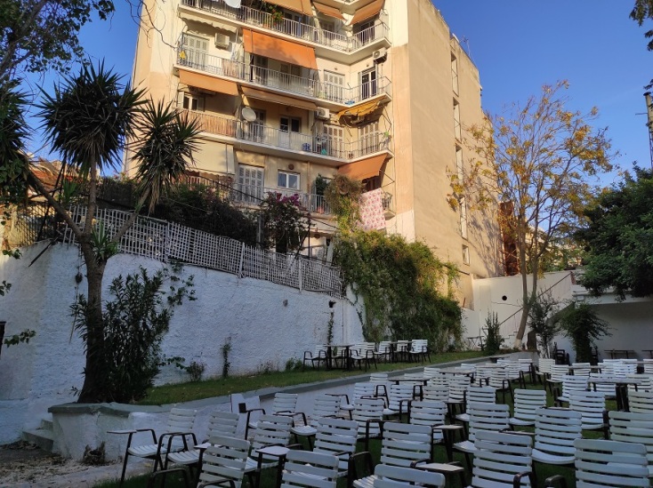 Ο εξωτερικός χώρος του κινηματογράφου «Athenee»