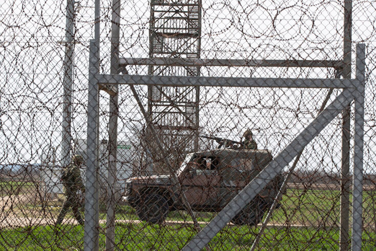 Έβρος: Ενισχύονται τα μέτρα ασφαλείας στα ελληνοτουρκικά σύνορα, καθώς πρόσφυγες και μετανάστες συγκεντρώνονται στην τουρκική πλευρά