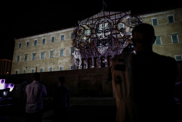 «Επιθυμία Ελευθερίας» στο Σύνταγμα - Εντυπωσιακή προβολή για την Επανάσταση του 1821 στο κτίριο της Βουλής