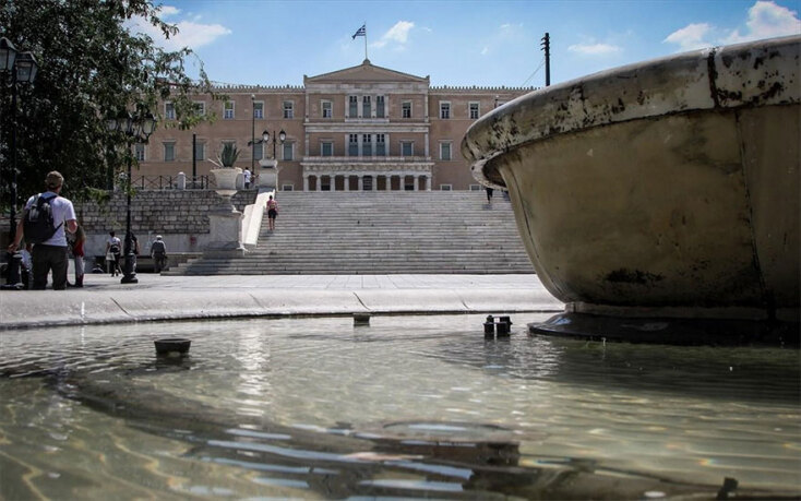 Καιρός - Καύσωνας: Έντονη ζέστη στο Σύνταγμα σήμερα Τετάρτη 23 Ιουνίου 2021 (ΦΩΤΟ ΑΡΧΕΙΟΥ)