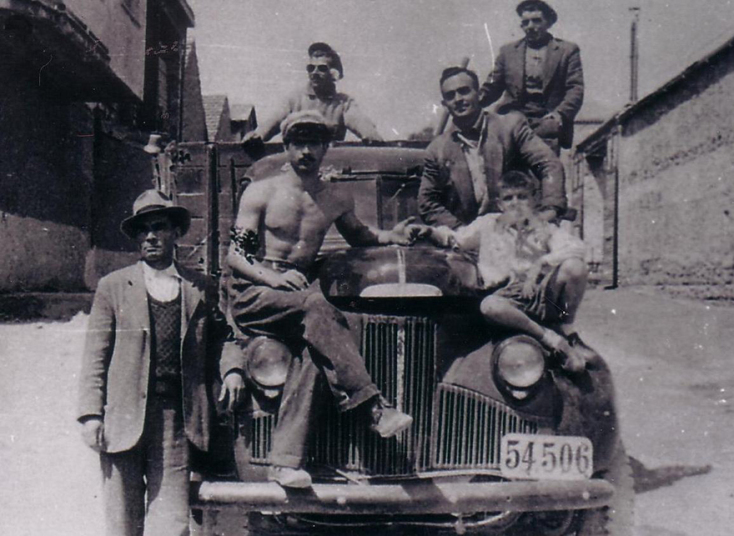 Από το βιβλίο των Γιώργου Χατζόπουλου και Γιώργου Τσιρίδη «Από τον Πόντο και τη Μικρασία στον Πειραιά, εδώ... στη Δραπετσώνα»