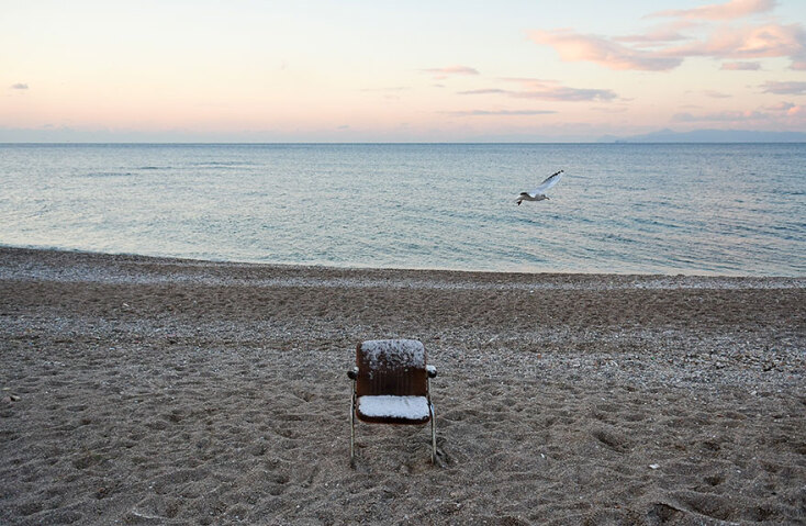 Παλαιό Φάληρο: Το χιόνι έφθασε στην παραλία