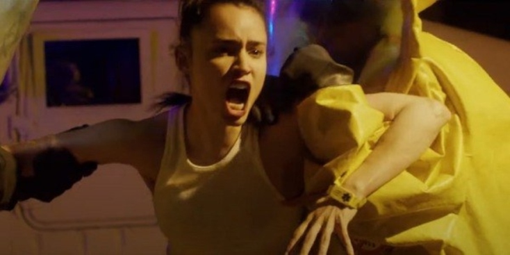 Η Sofia Carson στην ταινία «Songbird» του Adam Mason