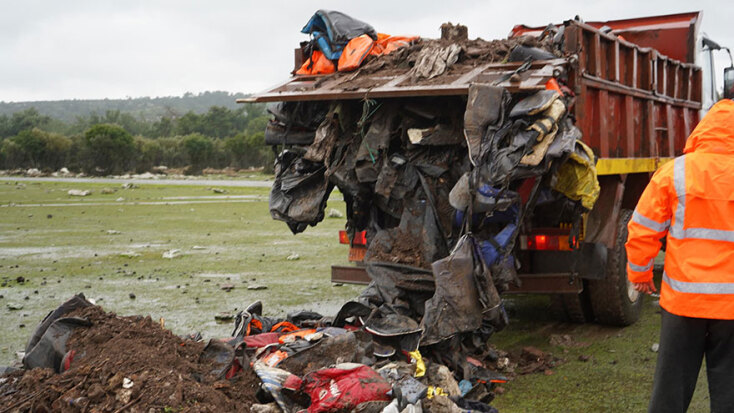 Λέσβος: Έριξαν σωσίβια και βάρκες εκεί που θα γίνει η κλειστή δομή