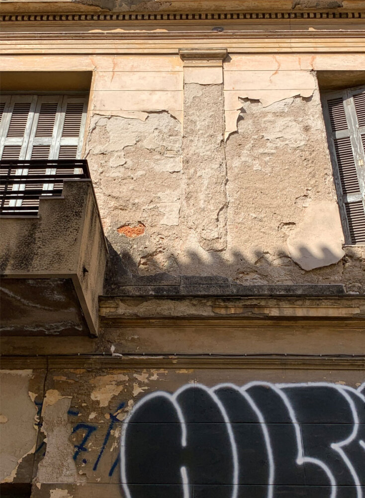 Εγκατελελειμμένο στην τύχη του το σπίτι του Κωστή Παλαμά στην Πλάκα, όπου ο ποιητής πέρασε τα τελευταία χρόνια της ζωής του