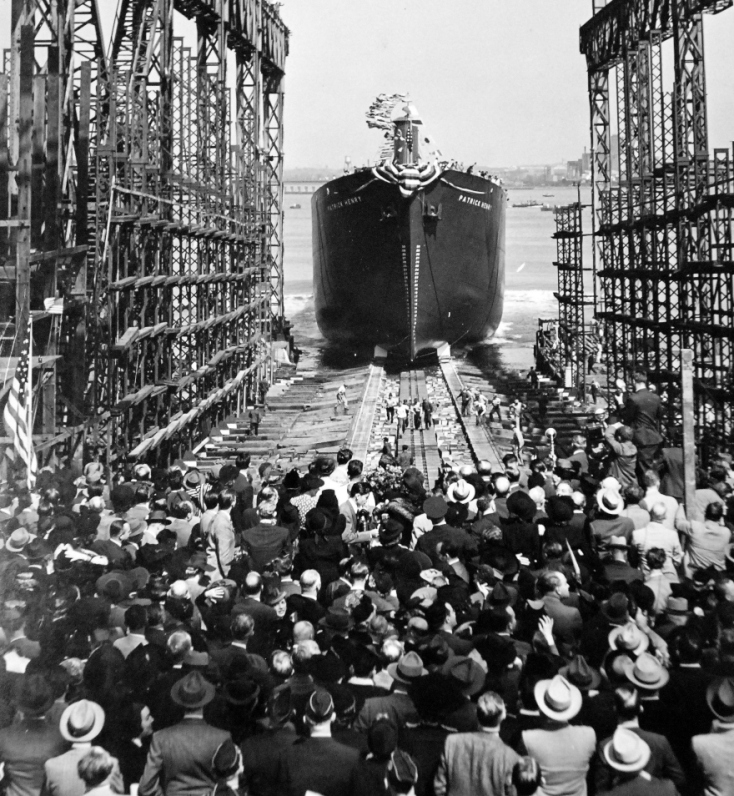 Μαρίνα Γιώτη, "Τελετή καθέλκυσης", στιγμιότυπο από το φιλμικό κολάζ της στα Ναυπηγεία Ταρσανά στη Σύρο