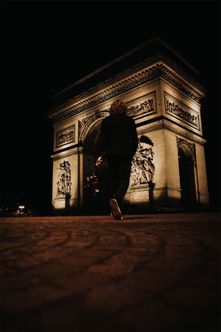 Ο Στέφανος Τσιτσιπάς στο Παρίσι κατευθύνεται στην Αψίδα του Θριάμβου