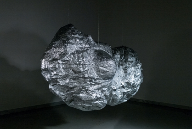 Στεφανία Στρούζα, το έργο της "212 Medea (Perpetual Silence Prevails in the Empty Space of Capital)" στο Μέγαρο Μουσικής