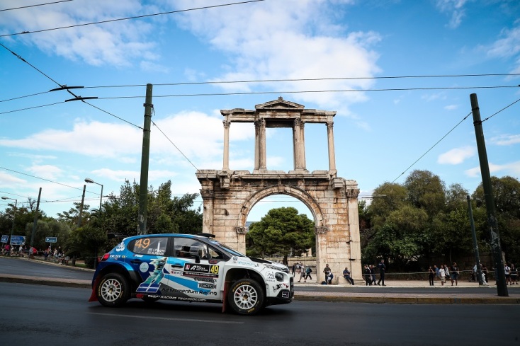 Εικόνα αγωνιστικού αυτοκινήτου από τις στήλες Ολυμπίου Διός από το ΕΚΟ ΡΑΛΛΥ ΑΚΡΟΠΟΛΙΣ 2021 στις στήλες Ολυμπίου Διός