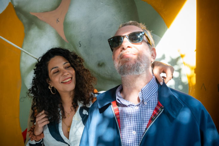 Ο μουσικός παραγωγός Blend Mishkin και η τραγουδίστρια Sugahspank