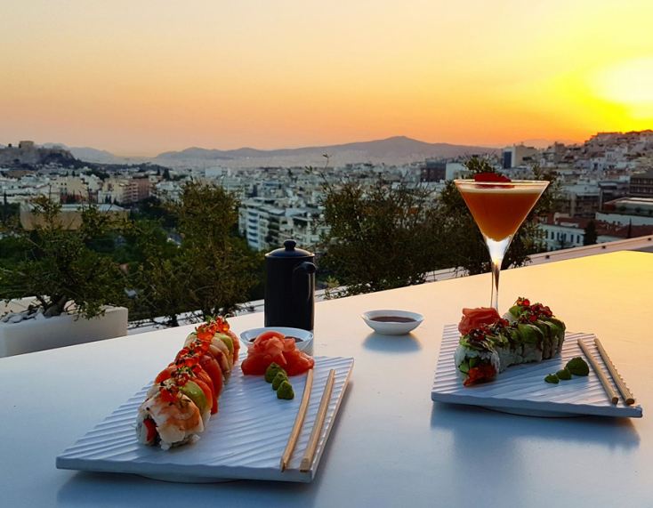 Με φαντασμαγορική θέα, μεγάλη ποικιλία σε signature cocktails, sushi bar και ενδιαφέρουσες επιλογές για δείπνο