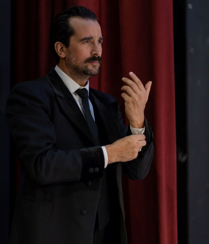 tasos nousias, istoria xwris onoma, idryma michalis kakogiannis, proskliseis, Athens Voice radio 1025