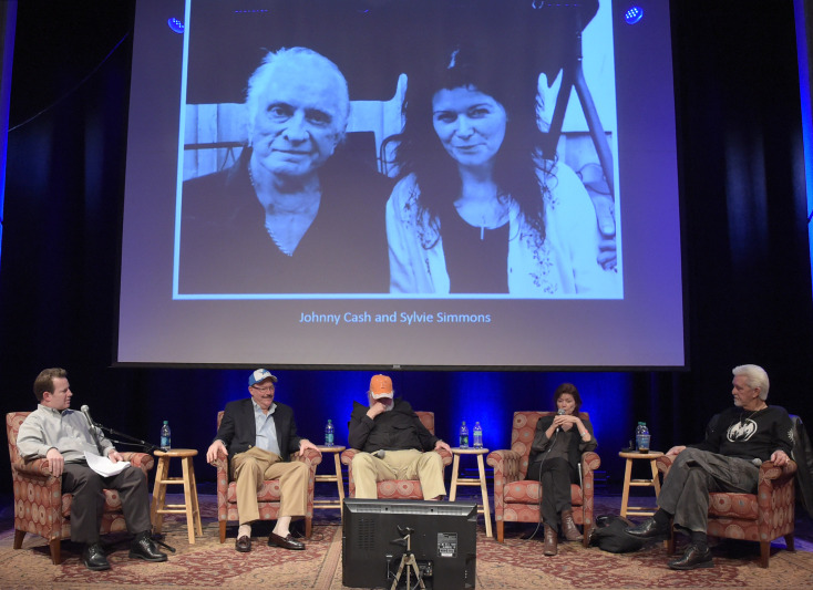 Η Sylvie Simmons συζητά σε πάνελ στο Country Music Hall of Fame and Museum