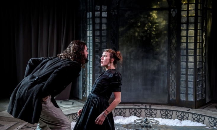 "Συμφορά από το πολύ μυαλό" του Αλεξάντρ Γκριμπογέντοφ, σε σκηνοθεσία Στάθη Λιβαθινού, στο θέατρο οδού Κυκλάδων - Λευτέρης Βογιατζής