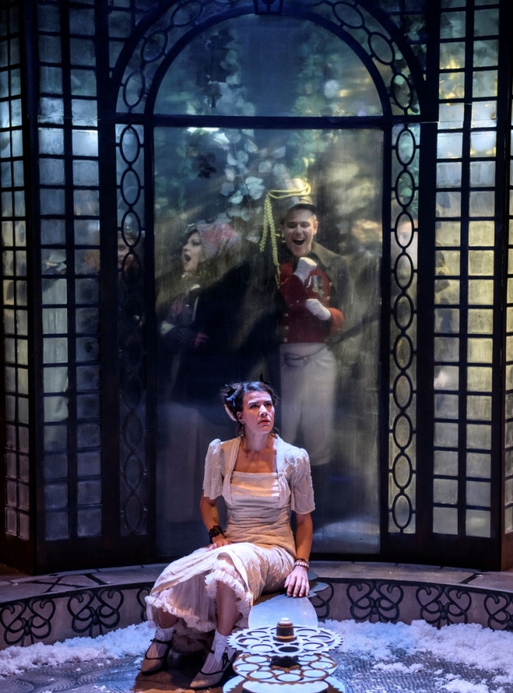 "Συμφορά από το πολύ μυαλό" του Αλεξάντρ Γκριμπογέντοφ, σε σκηνοθεσία Στάθη Λιβαθινού, στο θέατρο οδού Κυκλάδων - Λευτέρης Βογιατζής