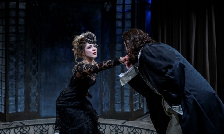 "Συμφορά από το πολύ μυαλό" του Αλεξάντρ Γκριμπογέντοφ, σε σκηνοθεσία Στάθη Λιβαθινού, στο θέατρο οδού Κυκλάδων - Λευτέρης Βογιατζής