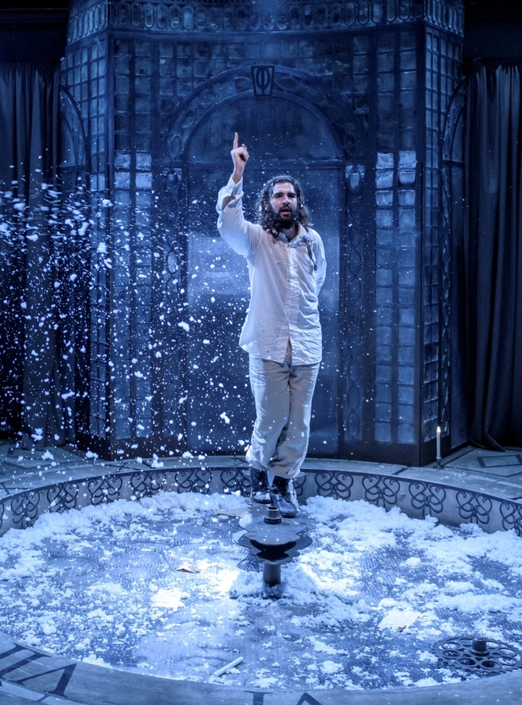 "Συμφορά από το πολύ μυαλό" του Αλεξάντρ Γκριμπογέντοφ, σε σκηνοθεσία Στάθη Λιβαθινού, στο θέατρο οδού Κυκλάδων - Λευτέρης Βογιατζής