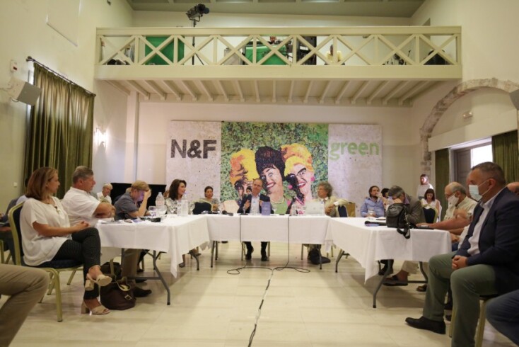 Συζήτηση με εκπροσώπους του επιστημονικού και παραγωγικού τομέα της πόλης στο Σπίτι Πολιτισμού. Στη συνάντηση παρουσιάστηκαν και οι προτάσεις του Δήμου Ρεθύμνου για τις επετειακές δράσεις των 200 χρόνων από την Επανάσταση. 