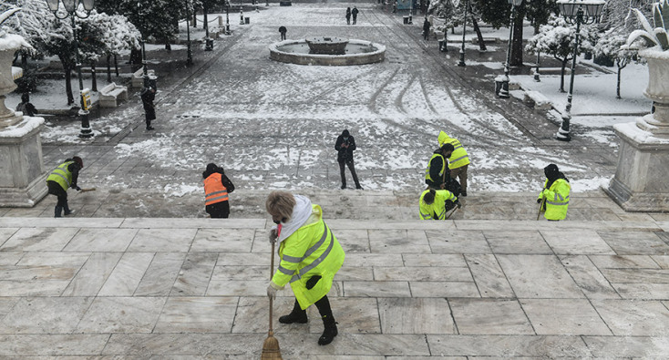 ΚΑΘΑΡΙΣΜΟΣ ΤΗΣ ΠΛΑΤΕΙΑΣ ΣΥΝΤΑΓΜΑΤΟΣ ΑΠΟ ΣΥΝΕΡΓΕΙΑ ΤΟΥ ΔΗΜΟΥ ΑΘΗΝΑΙΩΝ 