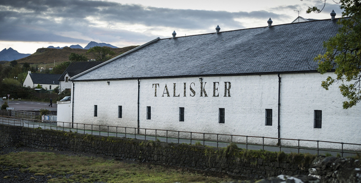 To αποστακτήριο του Talisker στο Skye της Σκοτίας
