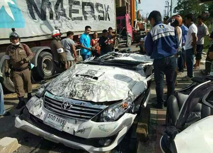 thailand-horrible-crash23423342.jpg