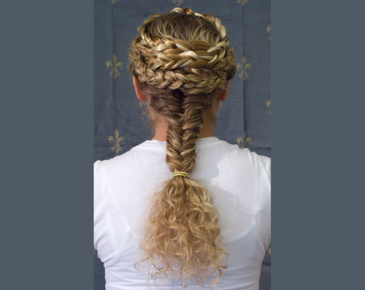 Έξι διαφορετικά χτενίσματα εμπνευσμένα από την κόμμωση των Καρυάτιδων, από την καθηγήτρια Dr. Katherin Schwab.