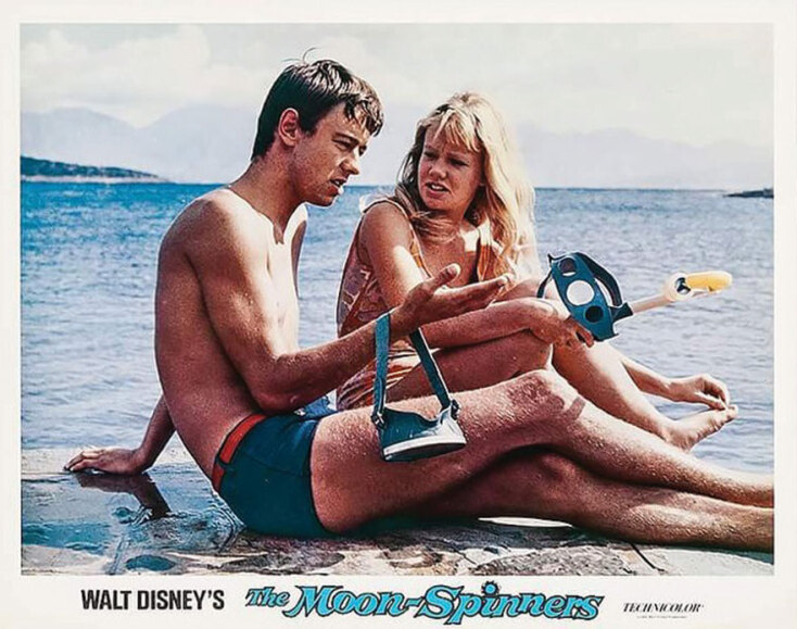 Φωτογραφία από την ταινία «Φεγγαρογνέματα», στο πλάνο ο Peter McEnery και η Hayley Mills