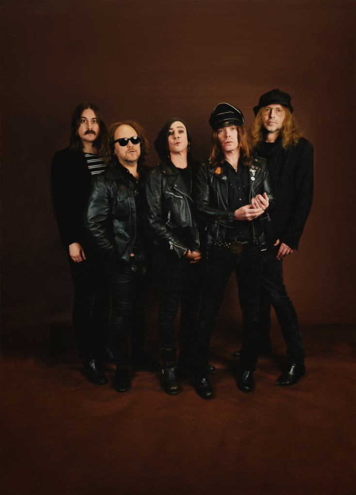 Φωτογραφία με τα μέλη των Hellacopters.