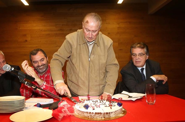 Ο Λεωνίδας Θεοδωρακάκης στην κοπή της πίτας του Ερασιτέχνη Ολυμπιακού