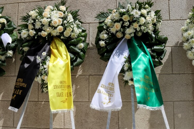 Στεφάνια από την ΠΑΕ ΑΕΚ και την ΠΑΕ ΠΑΟ