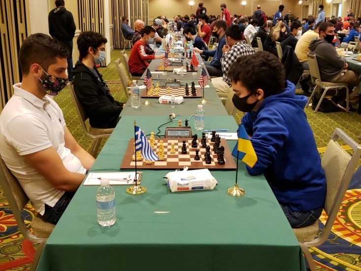 Ο Νικόλας Θεοδώρου κατά τη διάρκεια μια διοργάνωσης αγώνων σκακιού. 