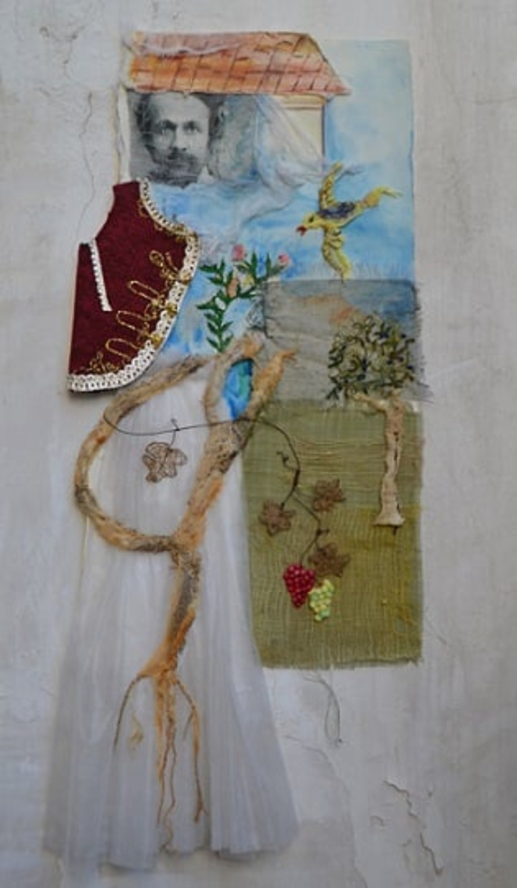 Σταυρούλα Καζιάλε  Η Ελλάδα του Θεόφιλου, 2020  Μικτή τεχνική. Χειροποίητο χαρτί, φωτογραφία, νήμα από γιούτα, γάζα, κλωστές κεντήματος, βαμβάκι, υφάσματα, σύρμα, υδατοδιαλυτά χρώματα, 100x42 εκ.   