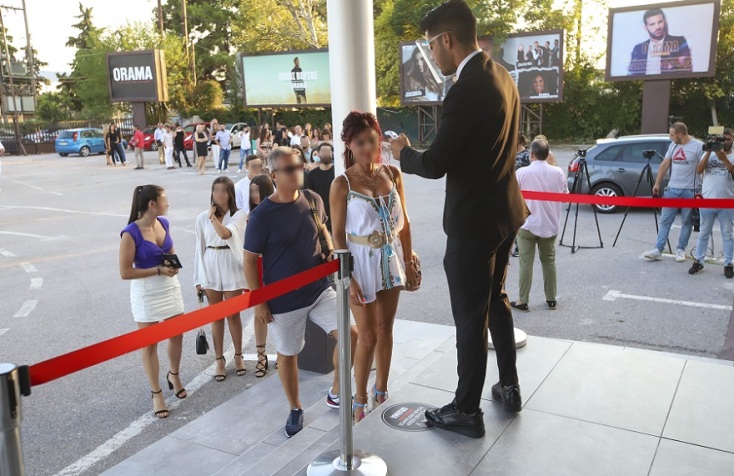 Θερμομέτρηση στην είσοδο του κέντρου 