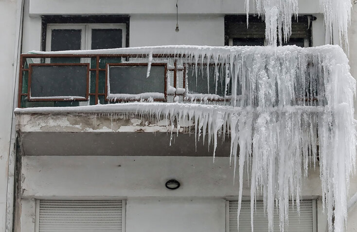 Σταλακτίκες σε πολυκατοικία της Θεσσαλονίκης