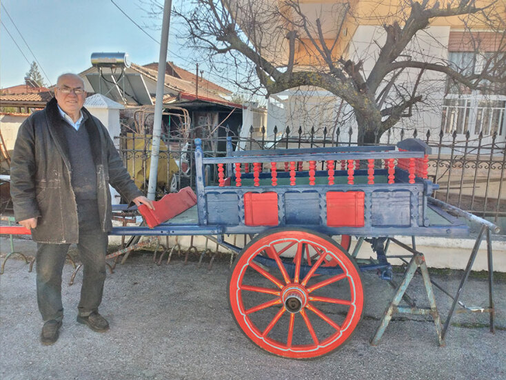 Ο Κωνσταντίνος Κοπέλης έγινε πασίγνωστος για τα κάρα και τις άμαξες που κατασκεύαζε για δεκαετίες
