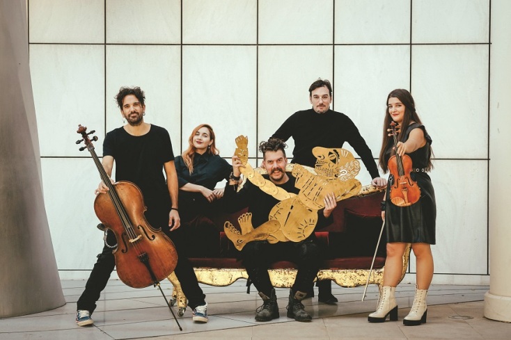 Ο θίασος του Ηλία Καρέλλα. 