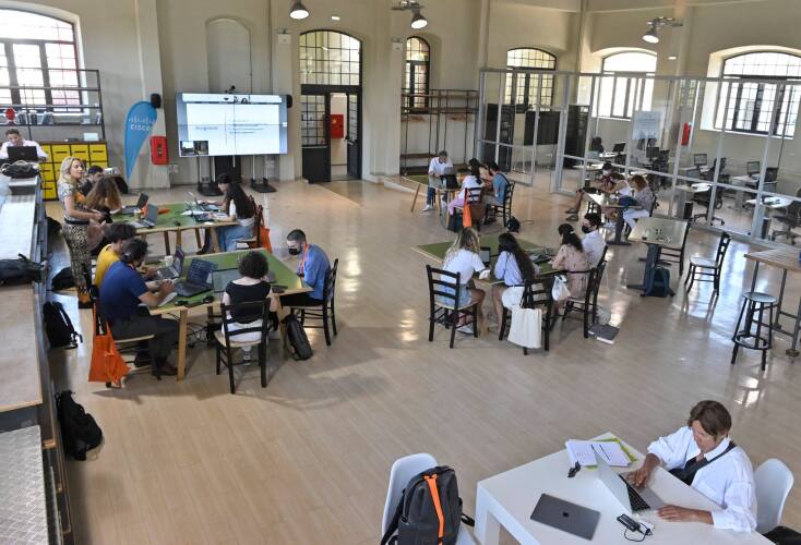 Καθηγητές και μαθητές σε σεμινάριο