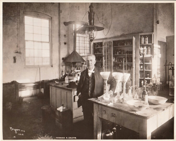 Ο εφευρέτης Τόμας Έντισον στο εργαστήριό του στο West Orange