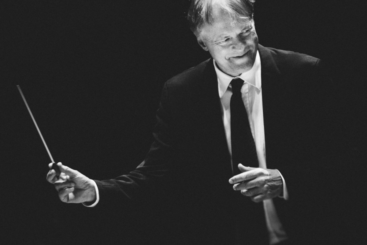 Ο μαέστρος Τόμας Χένγκελμπροκ διευθύνει το ορχηστρικό και χορωδιακό σύνολο Balthasar Neumann 