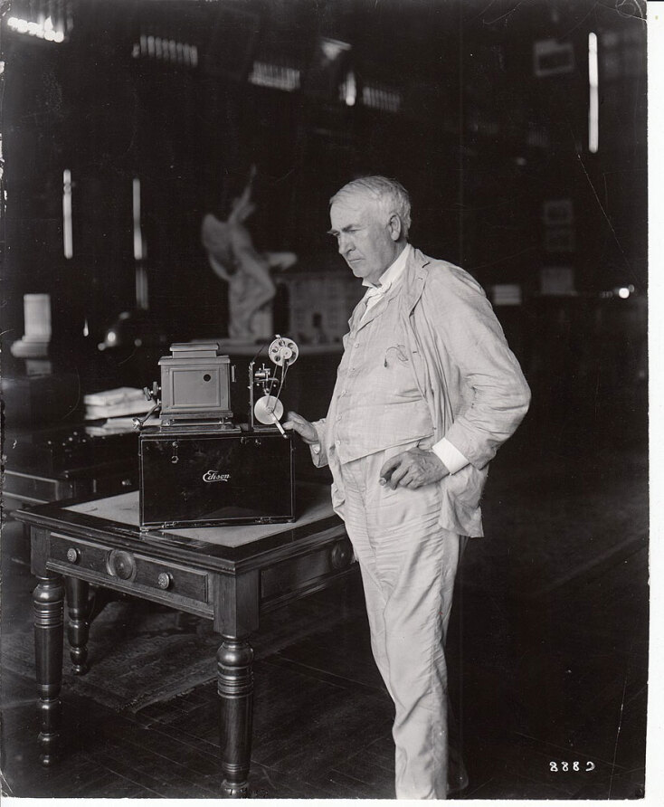 Ο Τόμας Έντισον με την εφεύρεση Home Projecting Kinetoscope