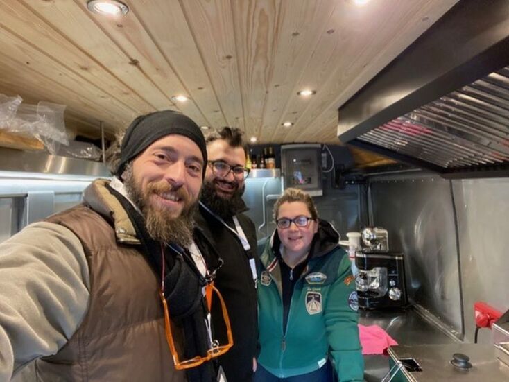 Ένα food truck που γυρνάει την Ελλάδα μαγειρεύοντας αποκλειστικά με ελληνικά προϊόντα