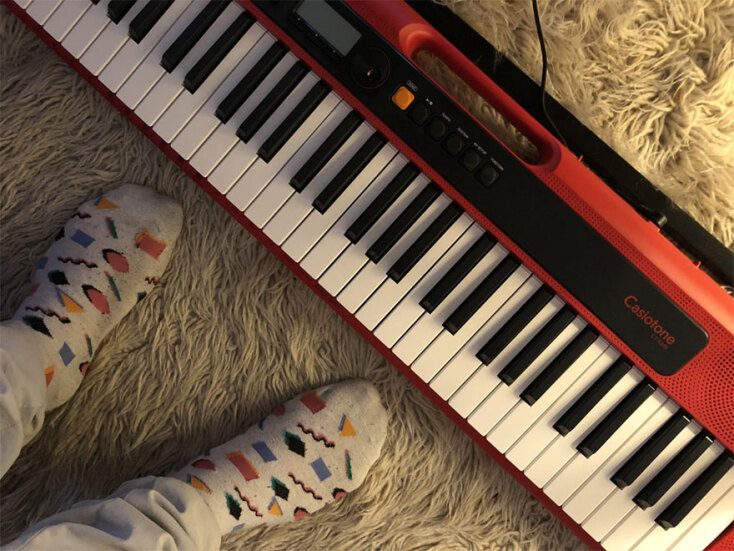 #menoumespiti με την Athens Voice: Ο τραγουδιστής Silot περιγράφει μια μέρα στο σπίτι, εν μέσω πανδημίας κορωνοϊού