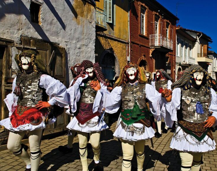 Μπούλες στην πλατεία της Νάουσας