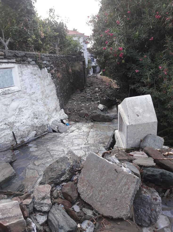 Καταστροφές από την κακοκαιρία στην Άνδρο